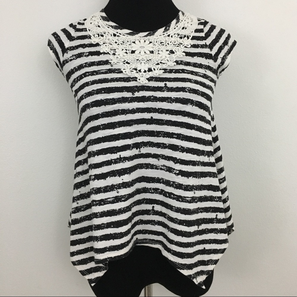 🔴 Floral Lace & Striped Top